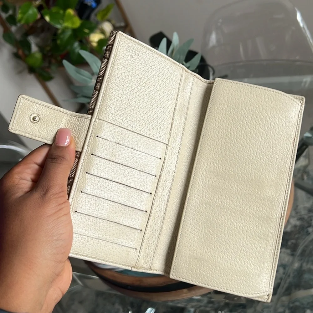 Authentic Gucci wallet